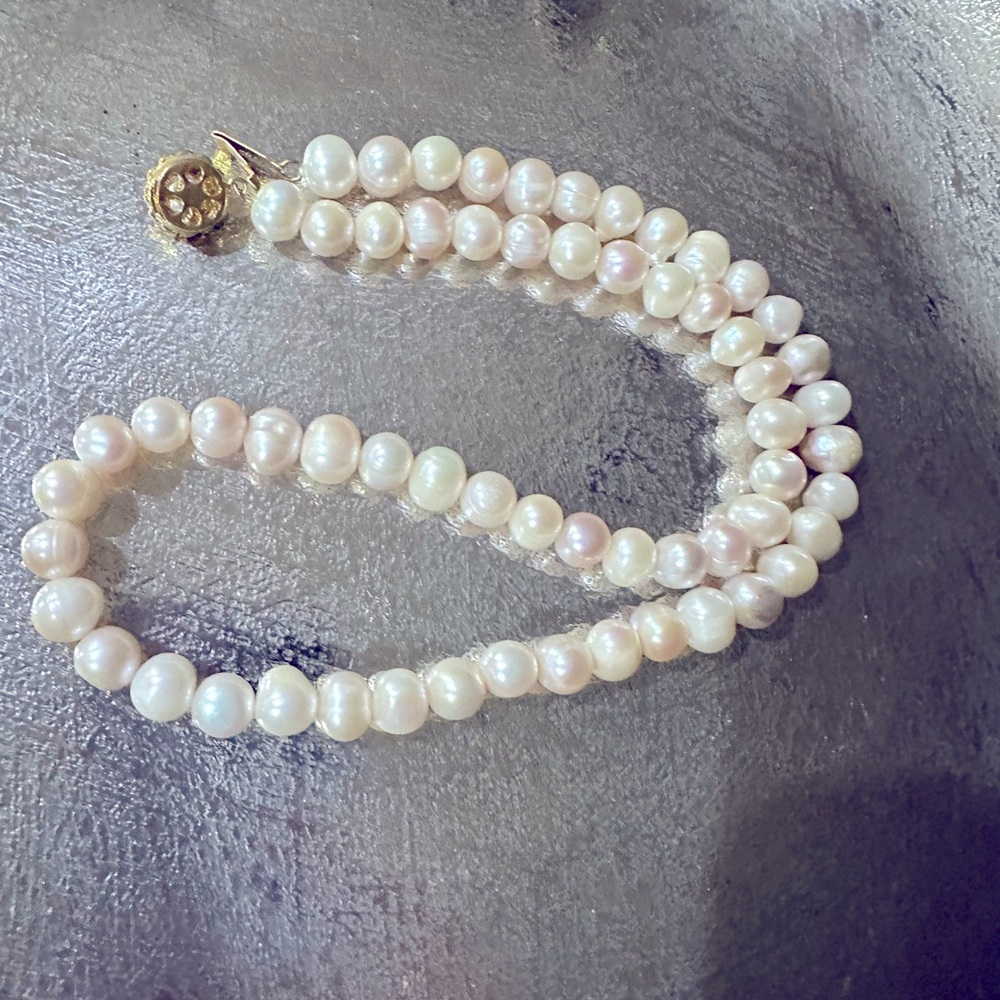 Elegant Pearl Necklace with Clasp